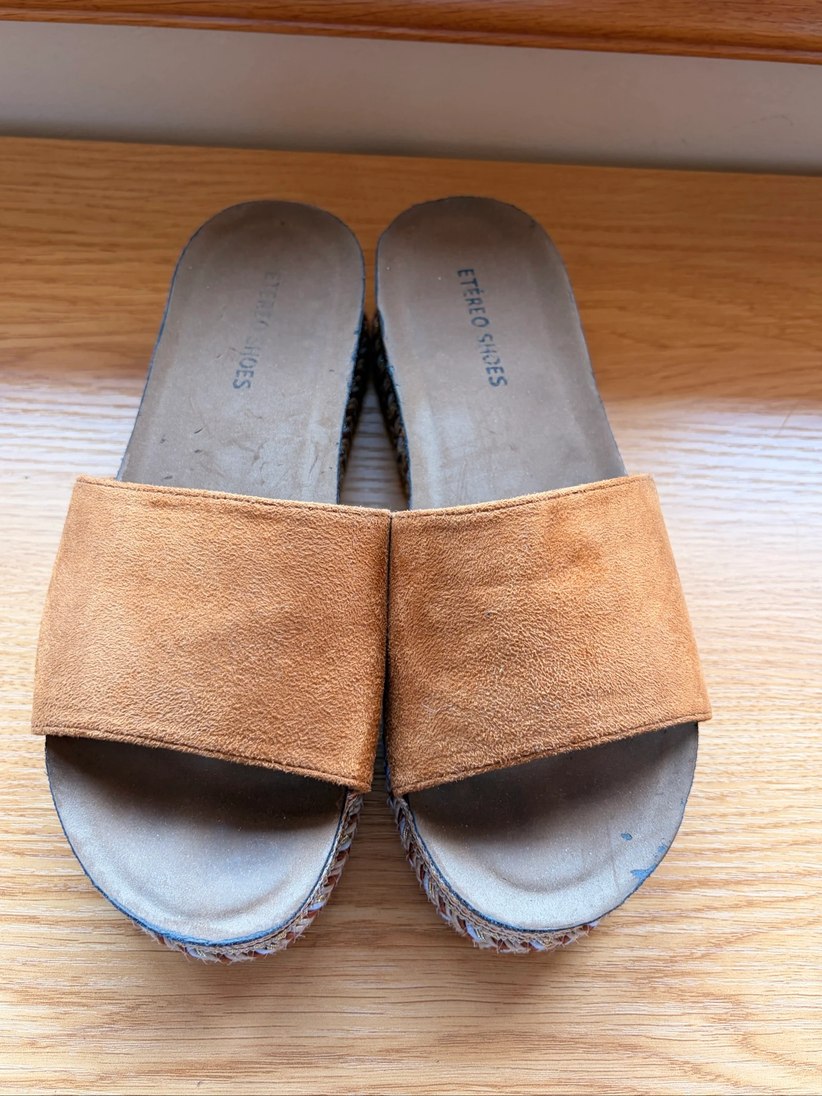 Sandalias estilo étnico marrones 